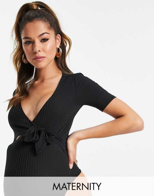Flounce London Maternity – Kurzärmliger, gerippter Ballett-Body in Schwarz mit Wickeldesign