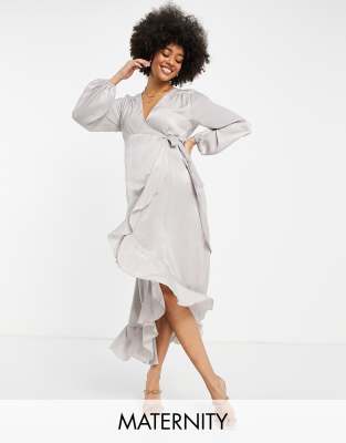 Flounce London Maternity – Popielata satynowa kopertowa sukienka maxi z długimi rękawami