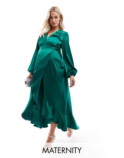 Flounce London Maternity – Smaragdgrön omlottklänning i satin 