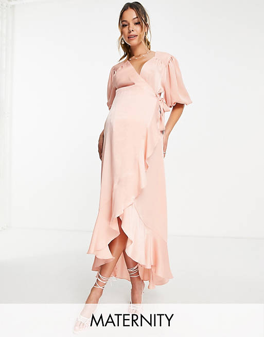 Flounce London Maternity - Vestito lungo a portafoglio rosa satinato con maniche a sbuffo