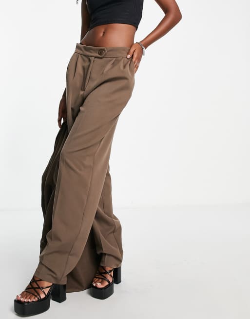 Flounce London - Pantalon droit plissé sur le devant en satin - Chocolat , 4 de 4