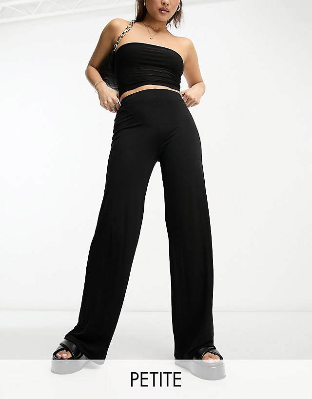 Flounce London Petite - basic high waisted wide leg trousers in black