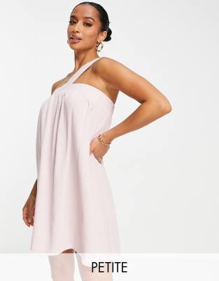 Flounce London Petite - Kurzes, trapezförmiges Satin-Kleid in Babyrosa mit asymmetrischem Träger