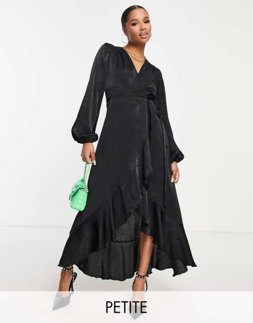 Flounce London Petite - Vestito lungo avvolgente a maniche lunghe in raso nero 
