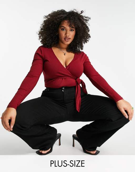 Flounce London Plus – Gerippter Ballett-Body mit Wickeldesign in Beere