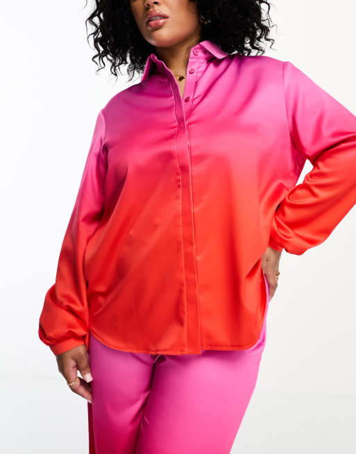 Flounce London Plus – Oversize-Hemdbluse aus Satin mit Farbverlauf in Rosa und Rot