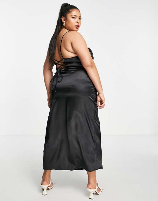 Flounce London Plus Robe mi-longue effet satiné avec bonnets