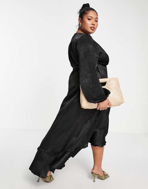 Flounce London Plus - Robe portefeuille longue en satin à manches longues - Noir , 2 de 4