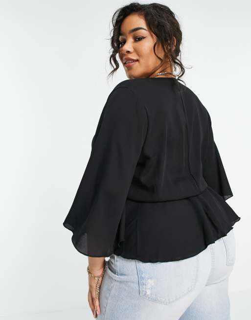 Flounce London Plus – Tief ausgeschnittenes, kurzärmliges Basic-Schößchenoberteil in Schwarz, 4 von 4