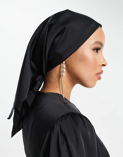 Flounce London – Satin-Kopftuch in Schwarz 