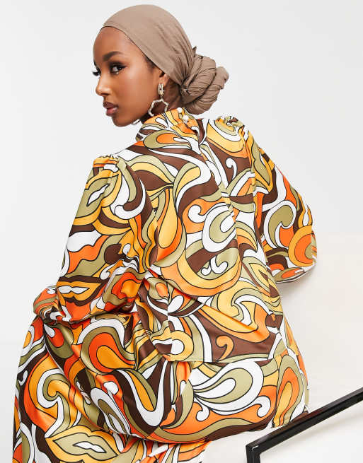 Flounce London – Satinbluse mit Ballonärmeln und farblich abgestimmtem Wirbelmuster, Kombiteil 
