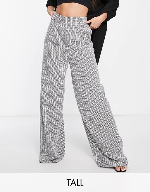 Flounce London Tall – Karierte Satin-Hose in Schwarz und Weiß mit hoher Taille und weitem Bein 
