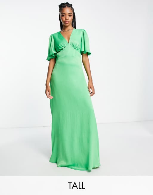 Flounce London Tall - Satijnen maxi-jurk met fladdermouwen en diepuitgesneden voorkant in felgroen 