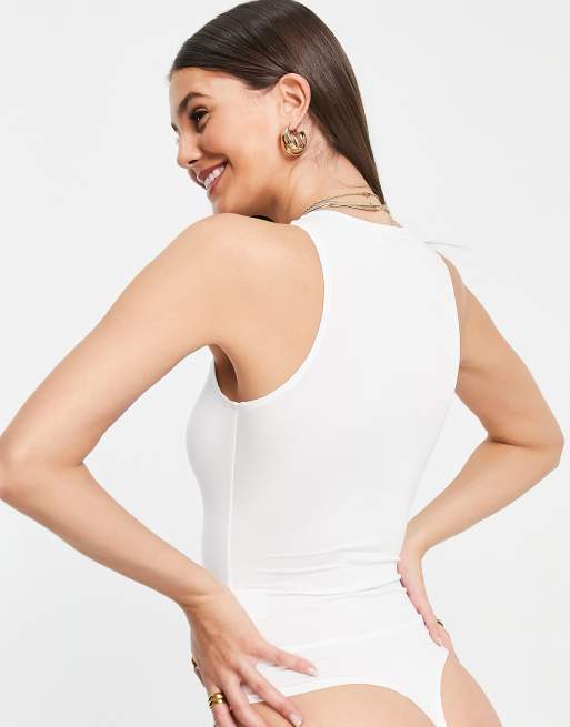 Flounce London Tall – Vit, silkig body med hög krage, 3 av 4