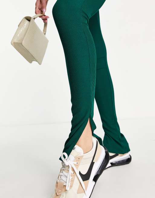 Flounce Maternity - Smalle geribbelde legging met zijsplit in donkergroen, 3 van 4