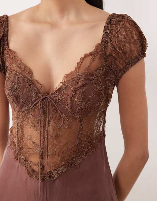 For Love & Lemons - Casey - Maxi jurk van chiffon en kant met open achterkant in chocoladebruin, 3 van 4