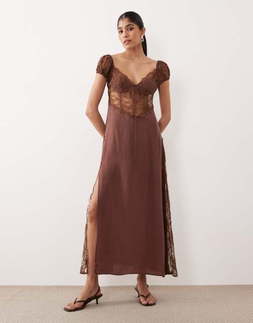 For Love & Lemons - Casey - Vestito lungo in chiffon e pizzo color cioccolato con schiena scoperta