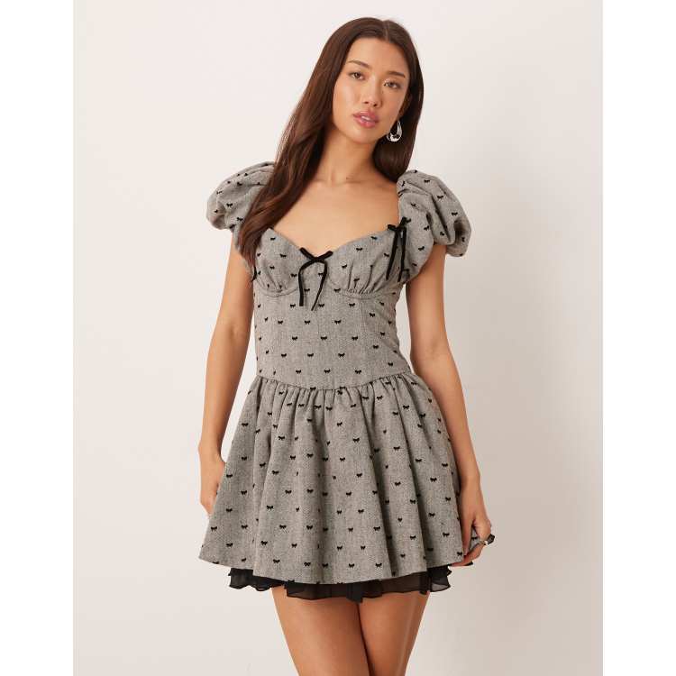 209658737-1-grey?$n_750w$&wid=