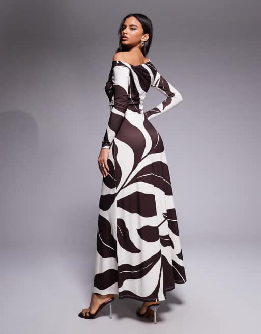 Forever New – Aimee – Langärmliges Maxikleid aus Netzstoff in Braun mit One-Shoulder-Träger und abstraktem Muster, 3 von 4