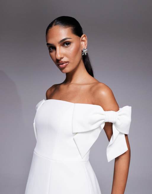 Forever New - Alt til bruden - Hvid minikjole med offshoulder-design og sløjfedetalje samt struktur, 2 af 4