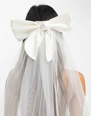 Forever New Bridal exclusive tulle bow clip-on veil in ivory