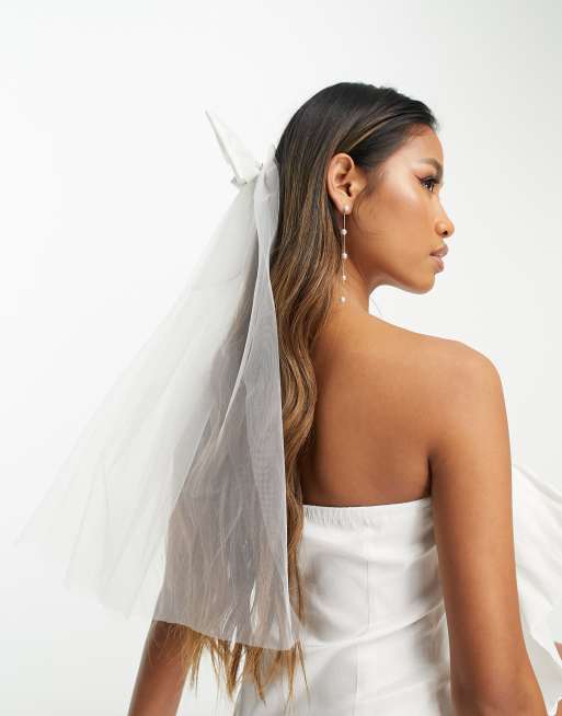 Forever New Bridal exclusive tulle bow clip-on veil in ivory, 2 of 4