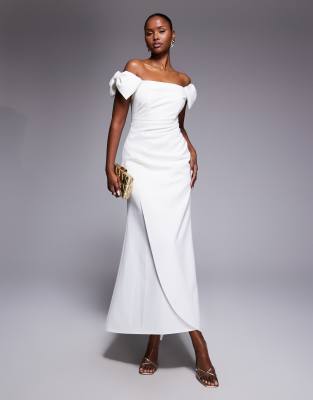 Forever New - Bridal - Gerafftes Maxi-Brautkleid in Weiß mit Carmen-Ausschnitt