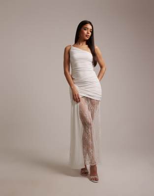 Forever New - Bridal - Gerafftes Maxikleid in Elfenbeinweiß mit One-Shoulder-Träger und Spitzensaum