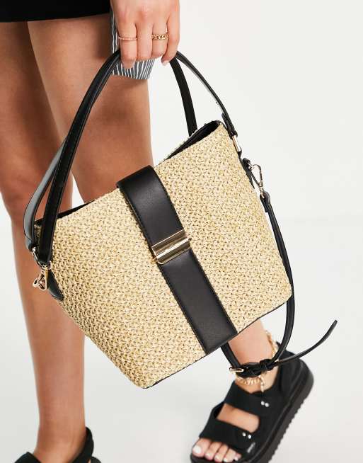 Forever New bucket bag with gold clasp in natural straw | ASOS