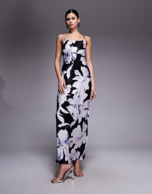 Forever New - Camisole-Maxikleid aus Satin in Blau geblümt mit U-Ausschnitt-Bunt