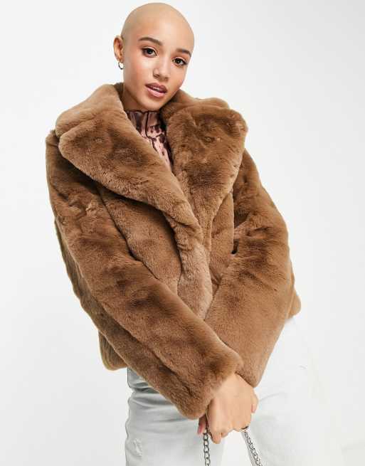 Forever New - Cappotto in pelliccia sintetica marrone con colletto
