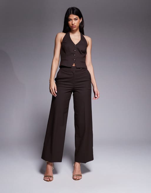 Forever New - Coordinato sartoriale marrone cioccolato con pantaloni con fondo ampio e gilet corto allacciato al collo