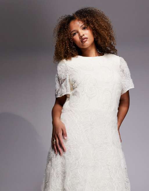 Forever New Curve Bridal lace midaxi dress in cream, 3 of 4