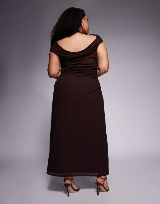 Forever New Curve - Dubbellaagse midaxi jurk van mesh in chocoladebruin, 3 van 4