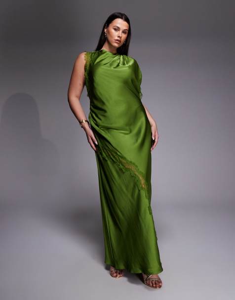 Forever New - Curve - Maxi jurk van satijn en kant met asymmetrische schouder in groen - view 1