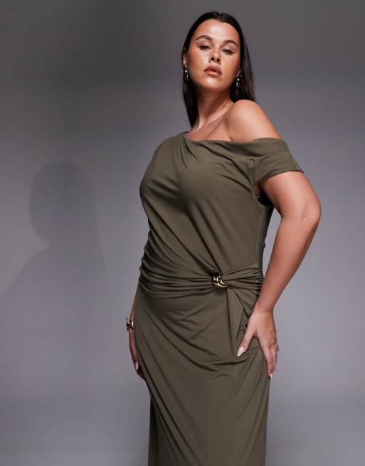 Forever New Curve – Midaxi-Kleid in Khaki mit abfallender asymmetrischer Schulterpartie, 3 von 4
