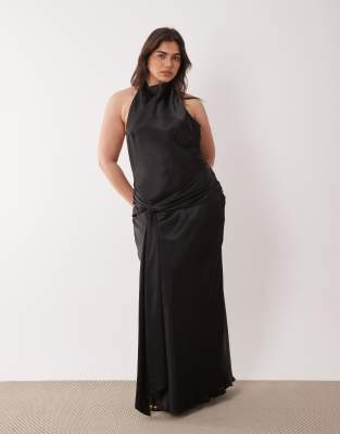 Forever New Curve - Neckholder-Maxikleid aus Satin in Schwarz mit Knotendetail vorne