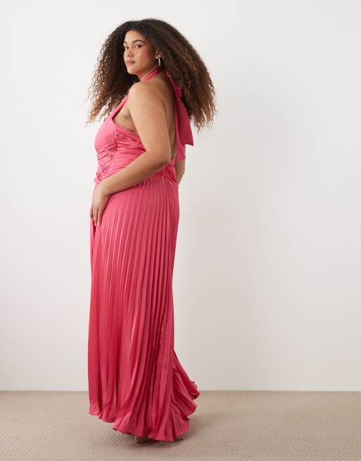 Forever New Curve – Plissiertes Neckholder-Maxikleid aus Satin in Fuchsia-Rosa, 4 von 4