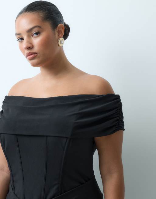 Forever New Curve robe longue corset froncée à épaules dénudées noire, 2 de 4