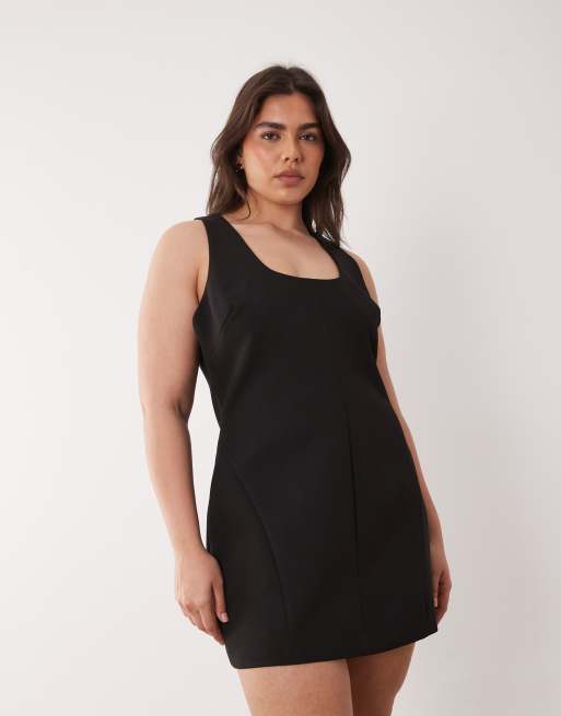 Forever New Curve - Sort skræddersyet minikjole med dyb rund hals, 4 af 4
