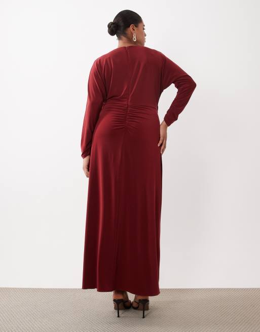 Forever New Curve stram maxikjole med draperet detalje i bær-rød, 3 af 4