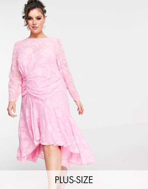 Forever New Curve - Vestito midi asimmetrico con ruches rosa fucsia