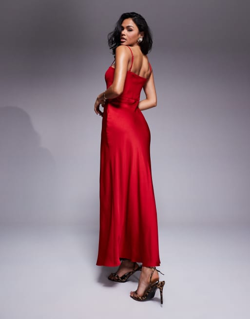 Forever New – Czerwona sukienka gorsetowa maxi z dekoltem karo, 3 z 4