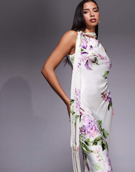 Forever New - Elfenbenshvid maxikjole i satin med blomsterprint og halstørklæde med kvaster, 2 af 4