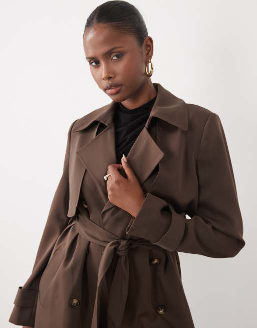 Forever New - gabardina larga con cinturón y botones en chocolate, 4 de 4