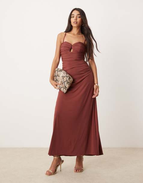 Forever New – Gerafftes Maxikleid in Braun mit tropfenförmigem Schlüssellochausschnitt - view 1