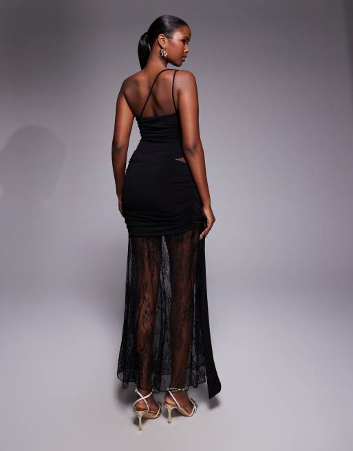 Forever New - Gerimpelde maxi-jurk met blote schouder, uitsnijding en kant in zwart, 4 van 4