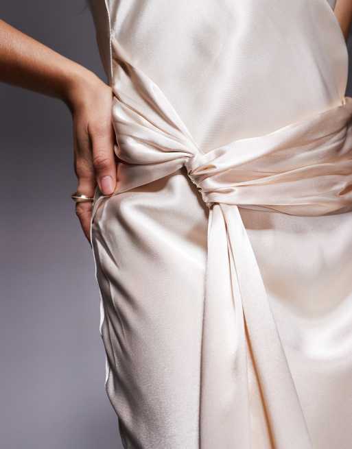 Forever New – Gräddvit maxiklänning i satin med halterneck, snurrad knut och drapering, 4 av 4