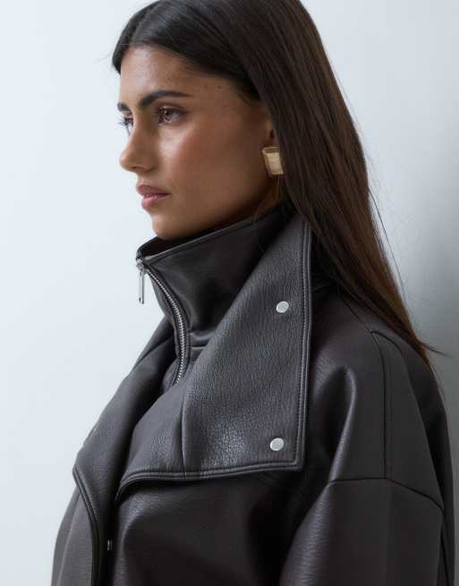 Forever New jack met leerlook en dubbele opstaande boord in donkerbruin, 4 van 5