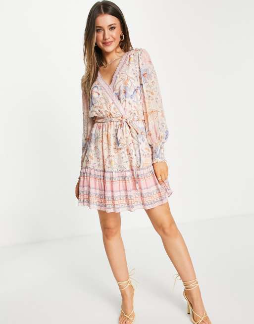 Forever New – Kimono-Minikleid mit Wickeldesign und mehrfarbigem Paisley-Print, 4 von 4